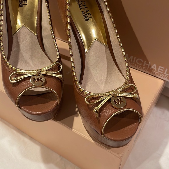 Michael Kors Bennett Peep Toe Platform Pump - Picture 7 of 9